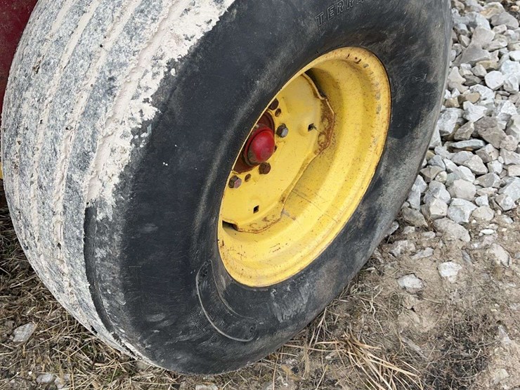 new-holland-851-image-15