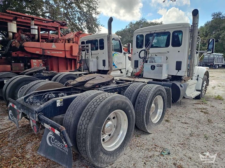 2022-peterbilt-567-image-4