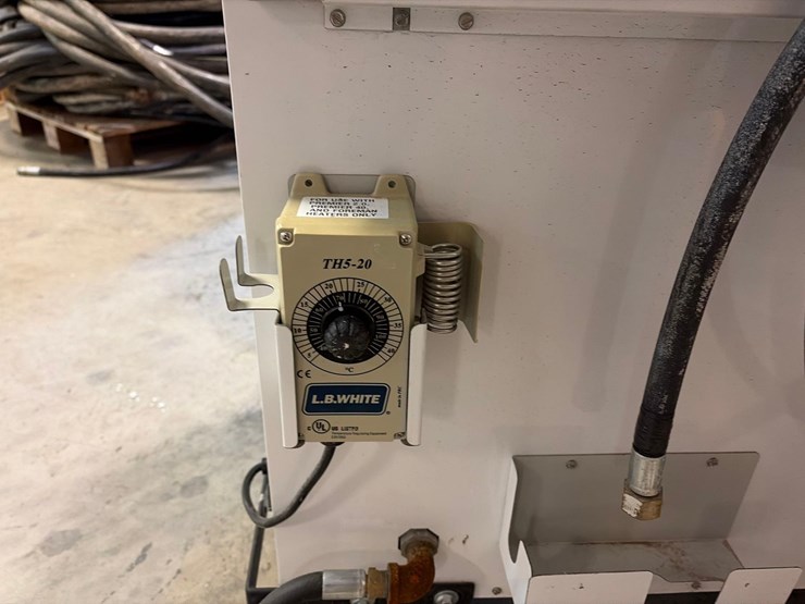 l.b.-white-premier-170-df-portable-heater-image-10