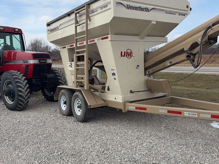 2018-unverferth-2755-seed-tender,-tandem-axle,-roll-tarp,-talc-inductor,-corded-remote,-good-shape,-honda-engine,-just-upgraded-to-a-triple-axel,-field-ready-image-2