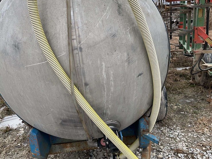 1200-gallon-aluminum-tank-on-tandem-axle-frame,-hauled-fresh-water-last-5-years-image-11