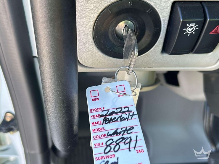 2022-peterbilt-579-image-30