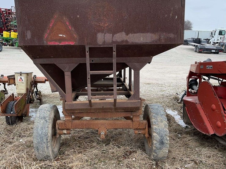 e-z-trail-220-gravity-wagon-image-4