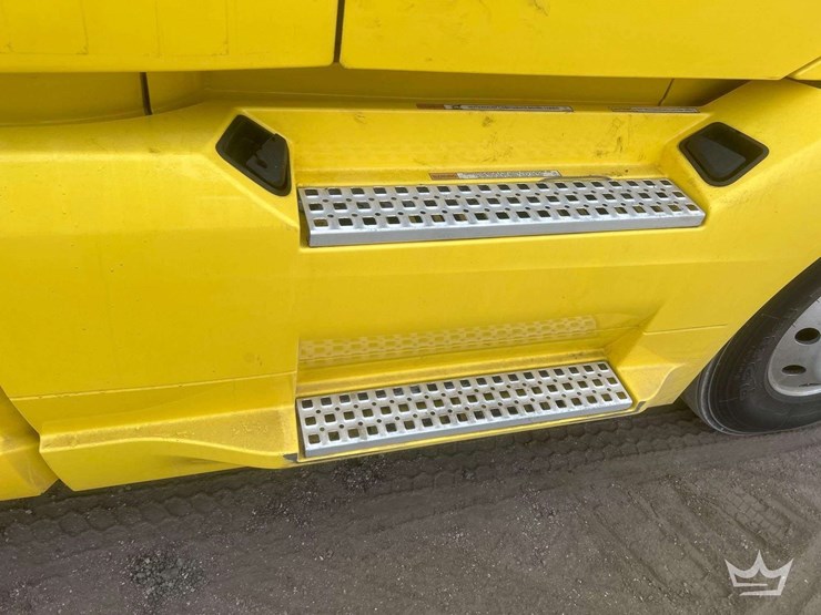 2018-volvo-vnl-760-t/a-sleeper-cab-truck-tractor-image-24