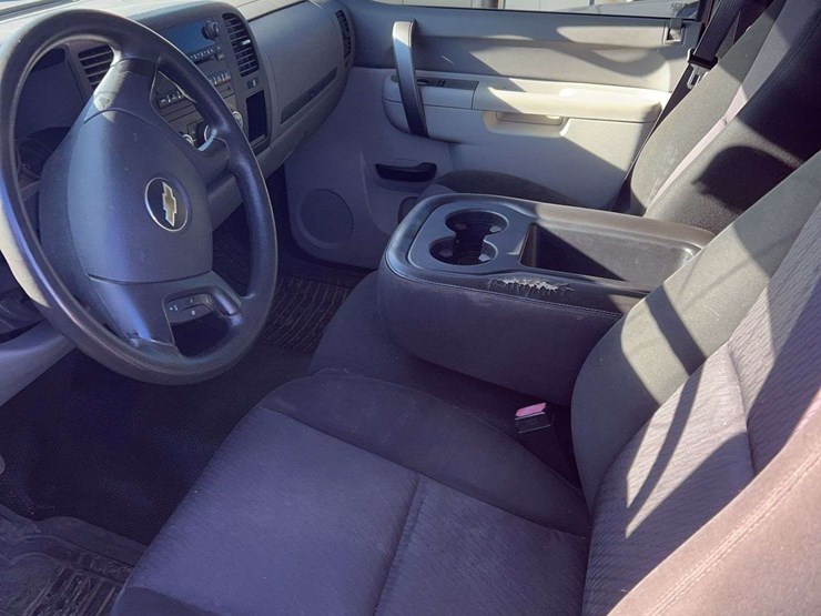 2011-chevrolet-1500-image-12