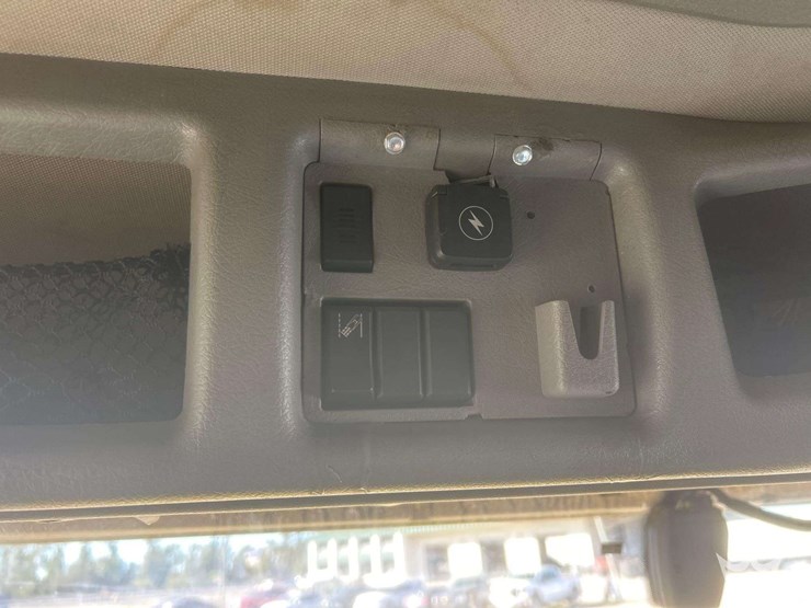 2018-volvo-vnl-760-t/a-sleeper-cab-truck-tractor-image-26