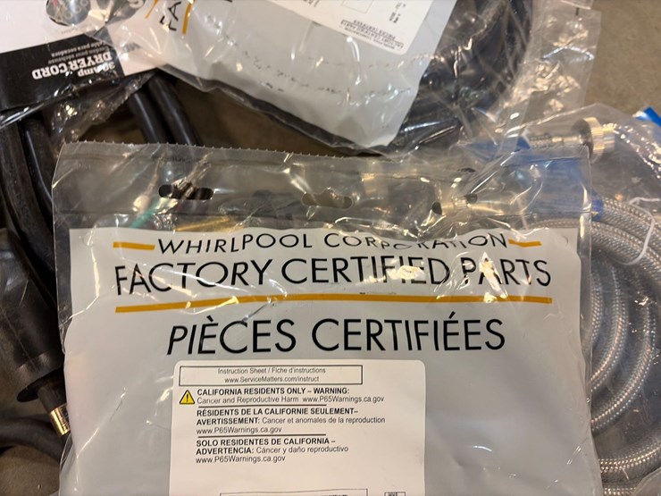 assortment-of-whirlpool-appliance-connectors-and-hoses-image-3
