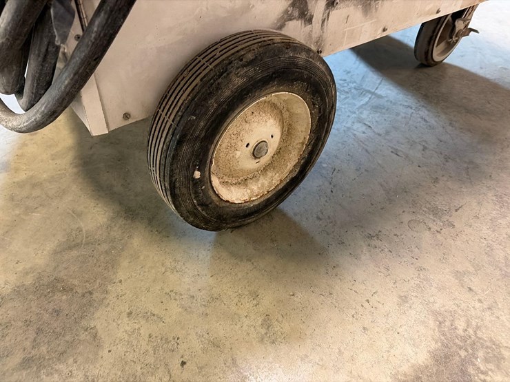 l.b.-white-premier-350df-heater-image-6