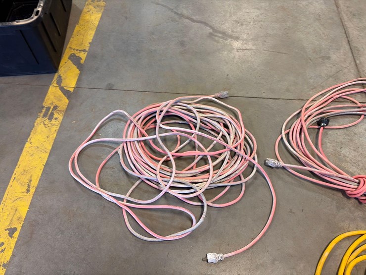 assortment-of-extension-cords-image-4