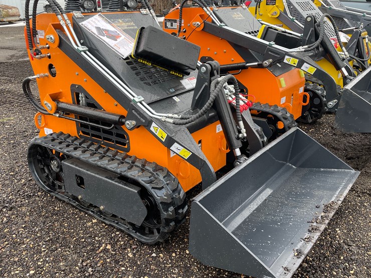 #1313-•-unused-landhonor-mini-skidsteer-loader-image-3
