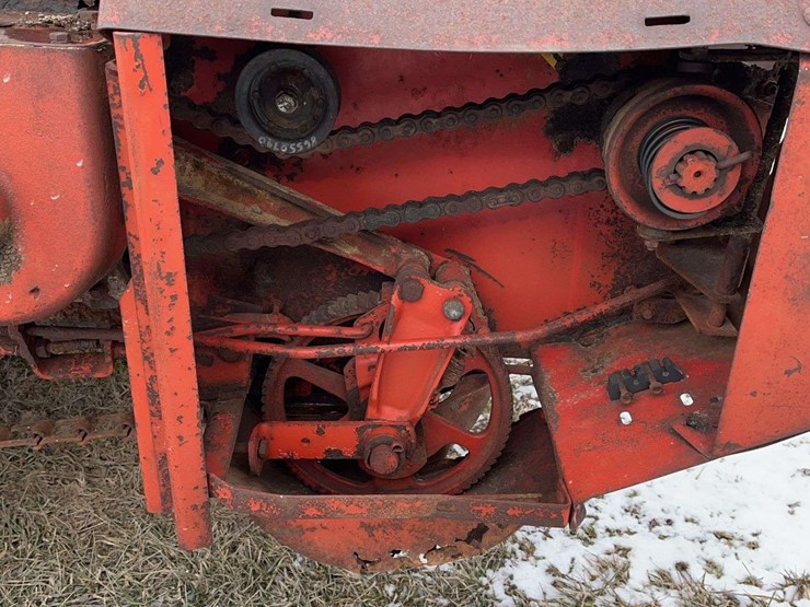 new-holland-328-image-4