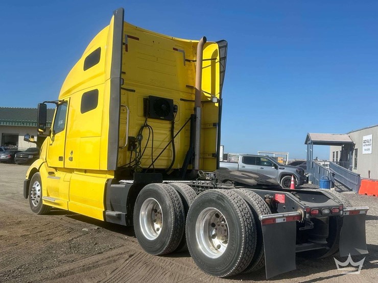 2018-volvo-vnl-760-t/a-sleeper-cab-truck-tractor-image-4