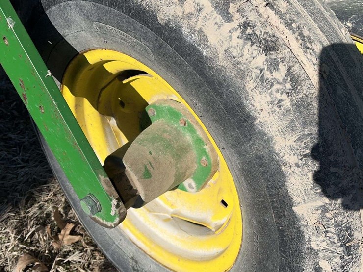 2024-john-deere-7000-image-16