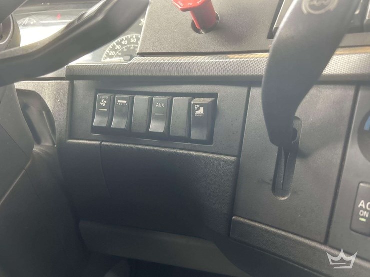 2018-volvo-vnl-760-t/a-sleeper-cab-truck-tractor-image-25