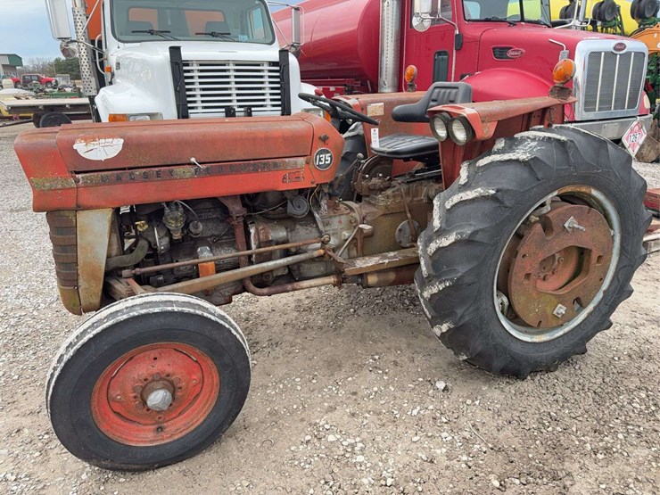 massey-ferguson-135-image-1