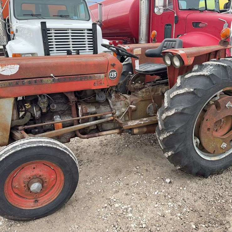 MASSEY-FERGUSON 135