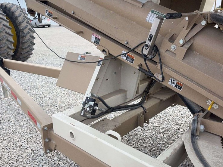 2018-unverferth-2755-seed-tender,-tandem-axle,-roll-tarp,-talc-inductor,-corded-remote,-good-shape,-honda-engine,-just-upgraded-to-a-triple-axel,-field-ready-image-19