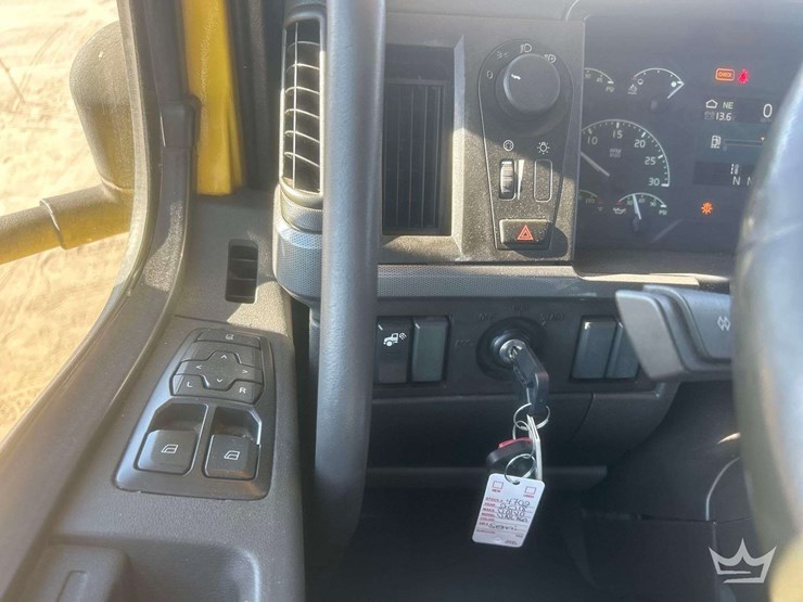 2018-volvo-vnl-760-t/a-sleeper-cab-truck-tractor-image-22