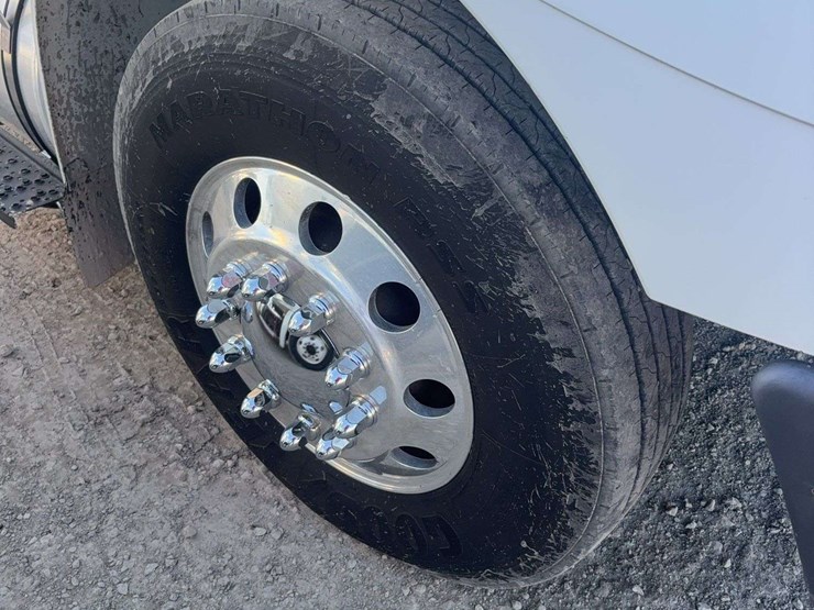 2014-international-8600-image-8