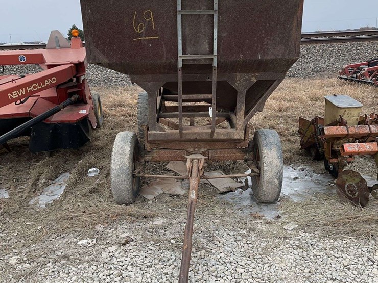 e-z-trail-220-gravity-wagon-image-2