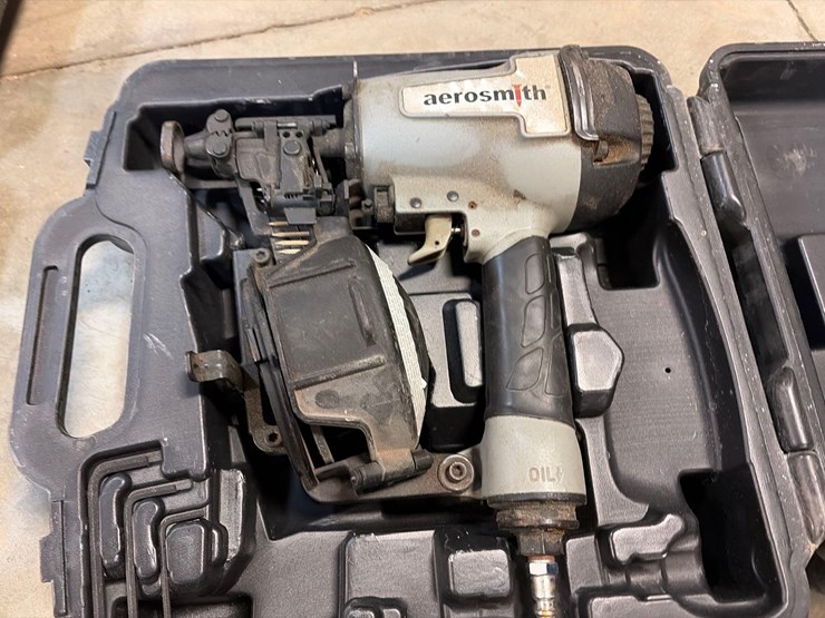 nail-guns-and-air-hose-image-3