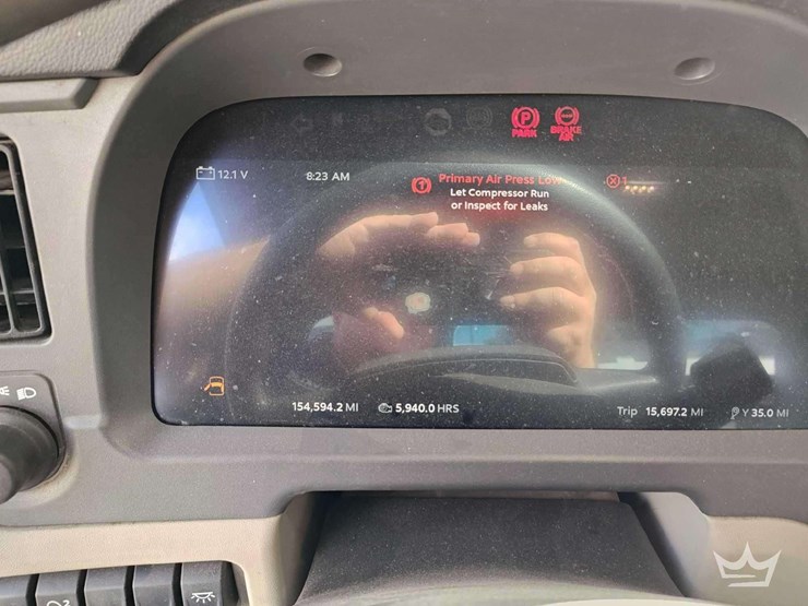 2022-peterbilt-567-t/a-wet-kit-day-cab-truck-tractor-image-21