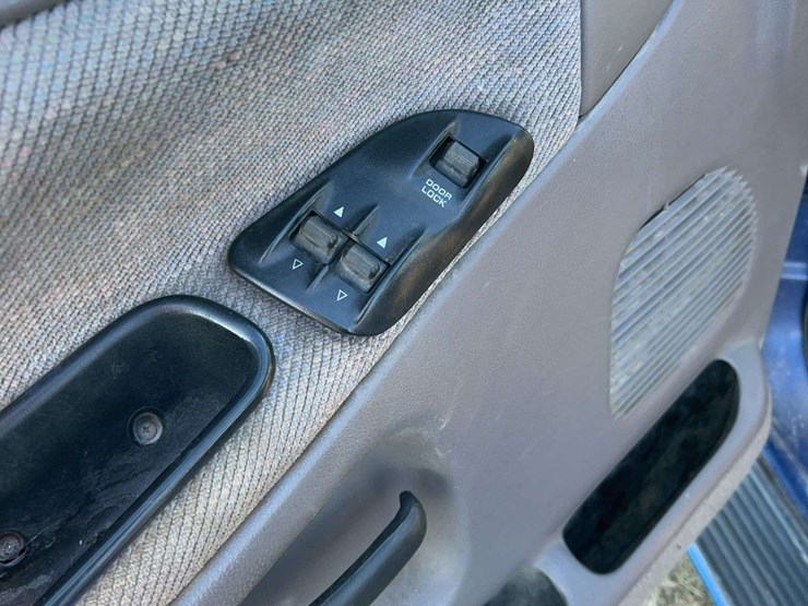 1996-dodge-3500-image-15