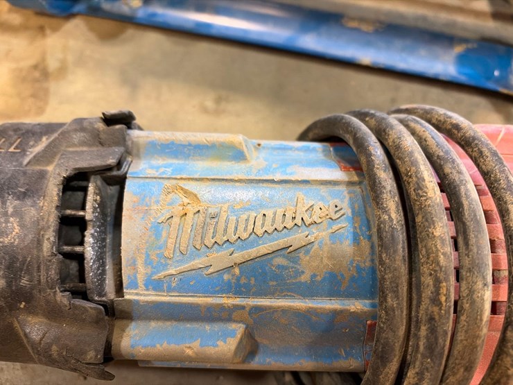 skilsaw-circular-saw-and-milwaukee-sawzall-image-4