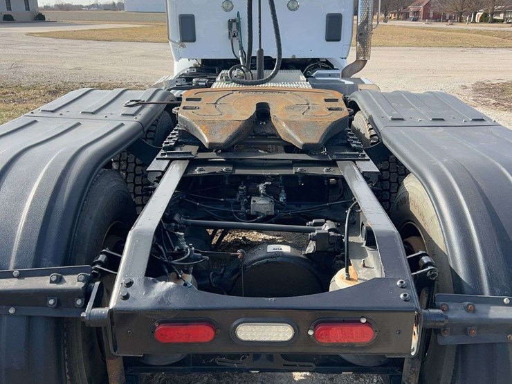 2017-peterbilt-579-image-7