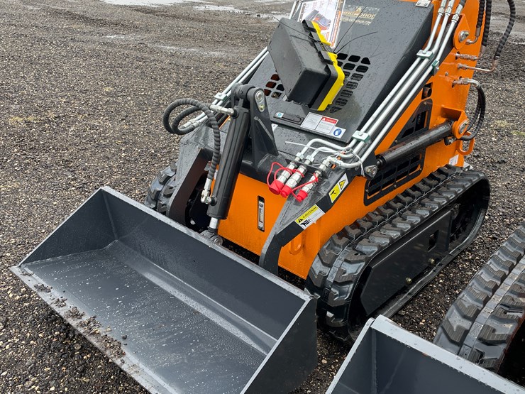 #1313-•-unused-landhonor-mini-skidsteer-loader-image-1