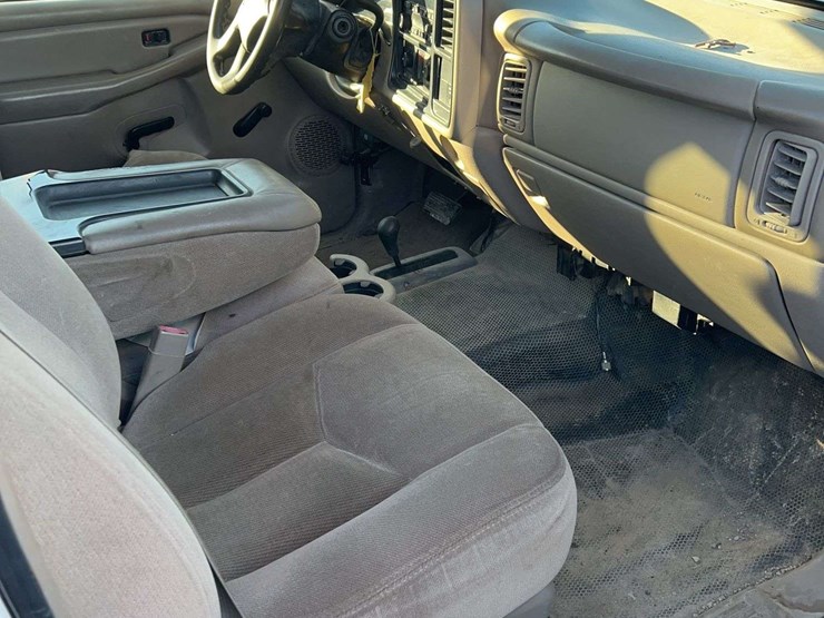 2006-gmc-2500hd-image-13