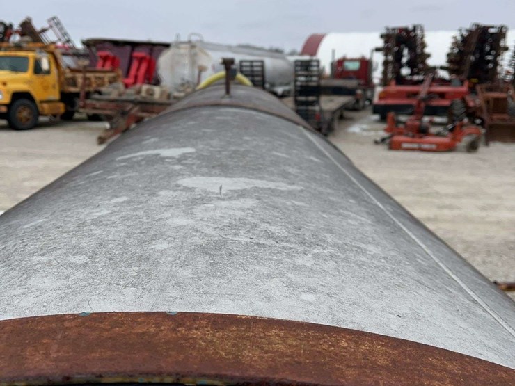 1200-gallon-aluminum-tank-on-tandem-axle-frame,-hauled-fresh-water-last-5-years-image-7