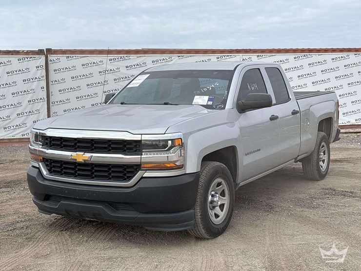 2017-chevrolet-silverado-1500-image-1