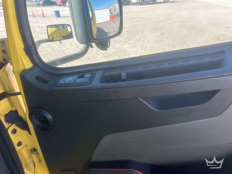 2018-volvo-vnl-760-t/a-sleeper-cab-truck-tractor-image-17