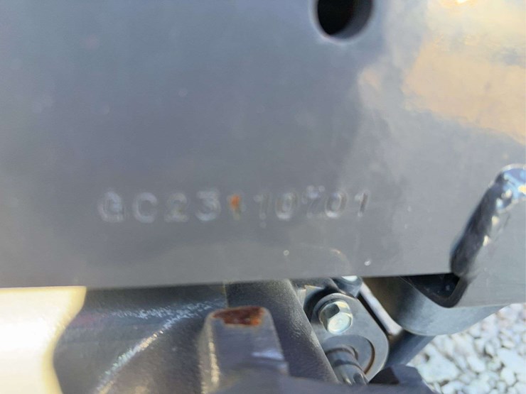 1723e-massey-ferguson-utility-tractor-with-loader,-60"-mower-deck,-new-tac-meter,-unknown-hours-image-15