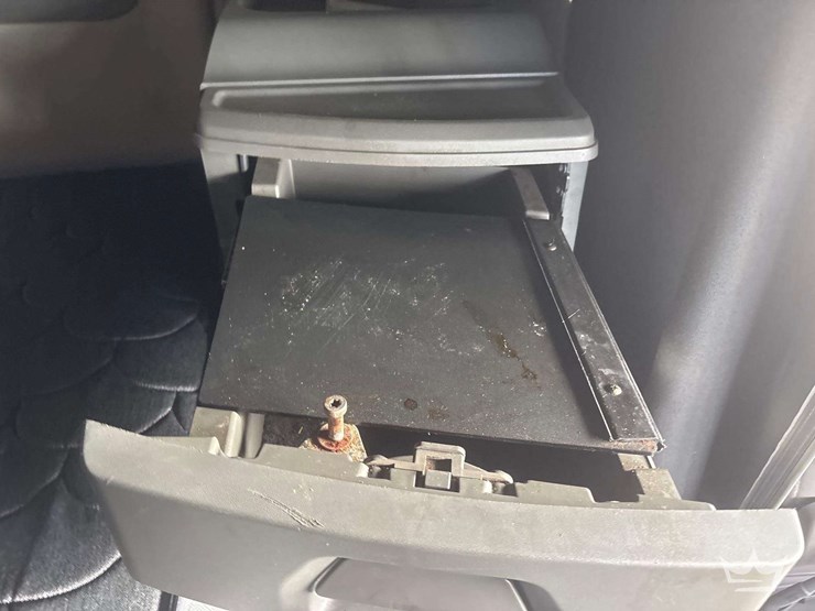 2018-volvo-vnl-760-t/a-sleeper-cab-truck-tractor-image-28