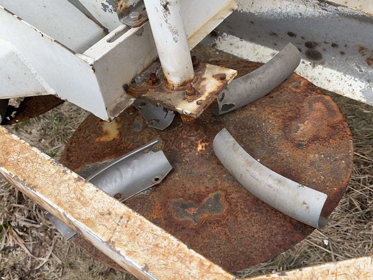 wilmer-500-fertilizer-spreader,-tandem-axle,-works,-needs-a-little-tlc-image-10