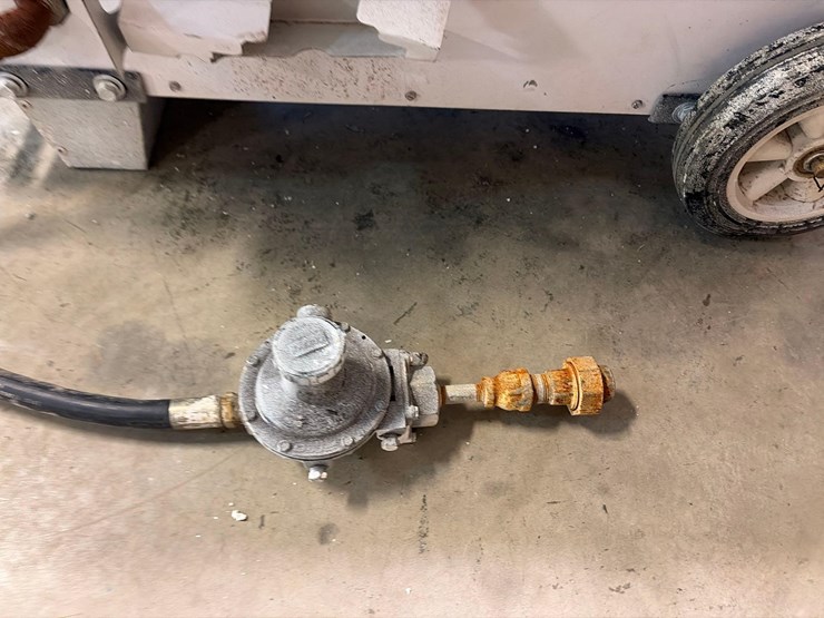 l.b.-white-premier-170-df-portable-heater-image-9