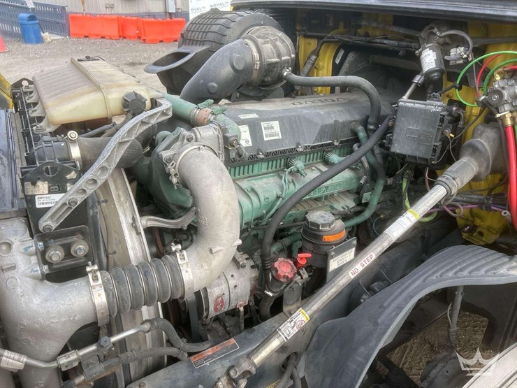 2018-volvo-vnl-760-t/a-sleeper-cab-truck-tractor-image-8