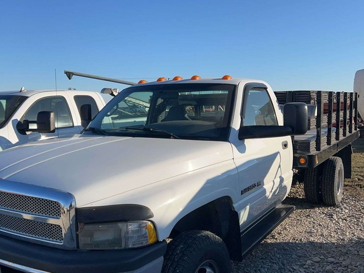 2001-dodge-3500-image-1