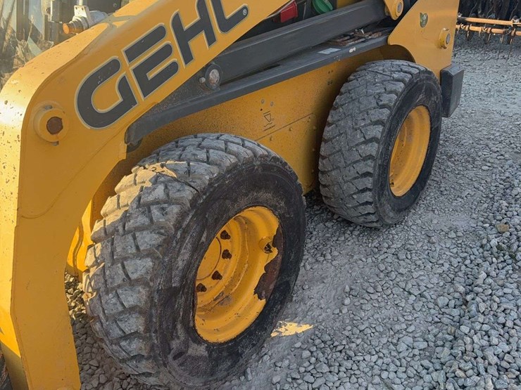 2015-gehl-v270-image-8