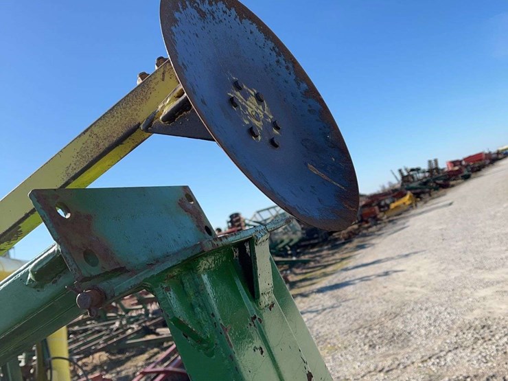 2024-john-deere-7000-image-10