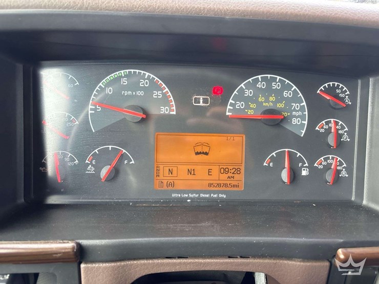 2017-volvo-vnl-760-t/a-sleeper-cab-truck-tractor-image-19