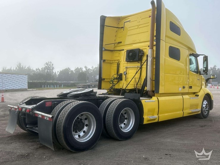 2018-volvo-vnl-760-t/a-sleeper-cab-truck-tractor-image-4