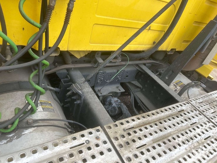 2018-volvo-vnl-760-t/a-sleeper-cab-truck-tractor-image-15