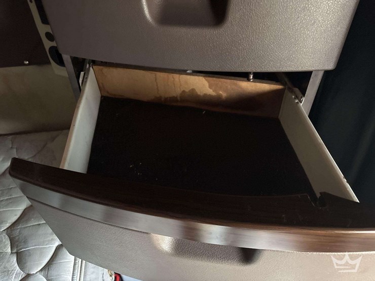 2017-volvo-vnl-760-t/a-sleeper-cab-truck-tractor-image-31