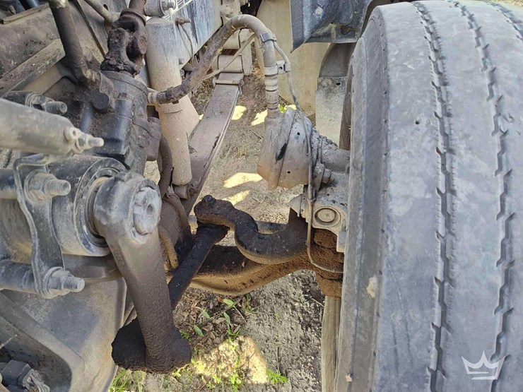 2022-peterbilt-567-t/a-wet-kit-day-cab-truck-tractor-image-32