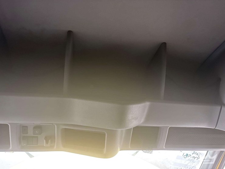 2018-volvo-vnl-760-t/a-sleeper-cab-truck-tractor-image-23