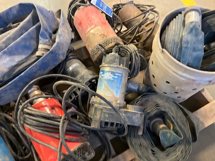 multiple-submersible-pumps-w/hose-image-17