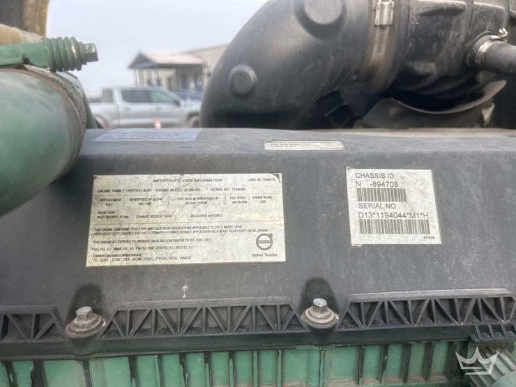 2018-volvo-vnl-760-t/a-sleeper-cab-truck-tractor-image-10